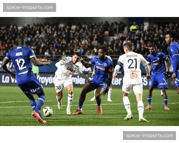 克莱蒙0-0闷平特鲁瓦，两队保守的防守策略导致比赛场面沉闷