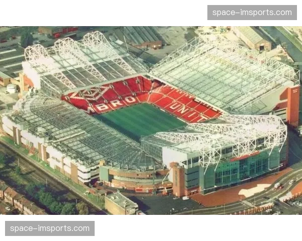 老特拉福德球场南看台翻新工程启动，预计耗时18个月